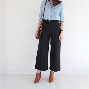 Everlane Wide Leg crop in black. Size 8